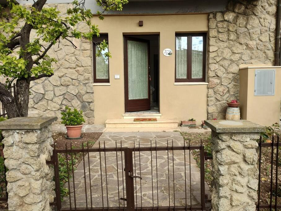La Casina Di Nonna Giulia Apartment กัสตีลีโยเน ดิ ออร์ชา ภายนอก รูปภาพ