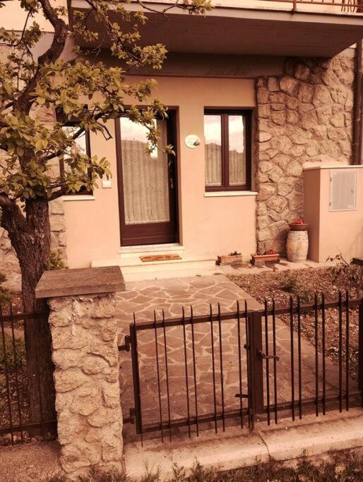 La Casina Di Nonna Giulia Apartment กัสตีลีโยเน ดิ ออร์ชา ภายนอก รูปภาพ